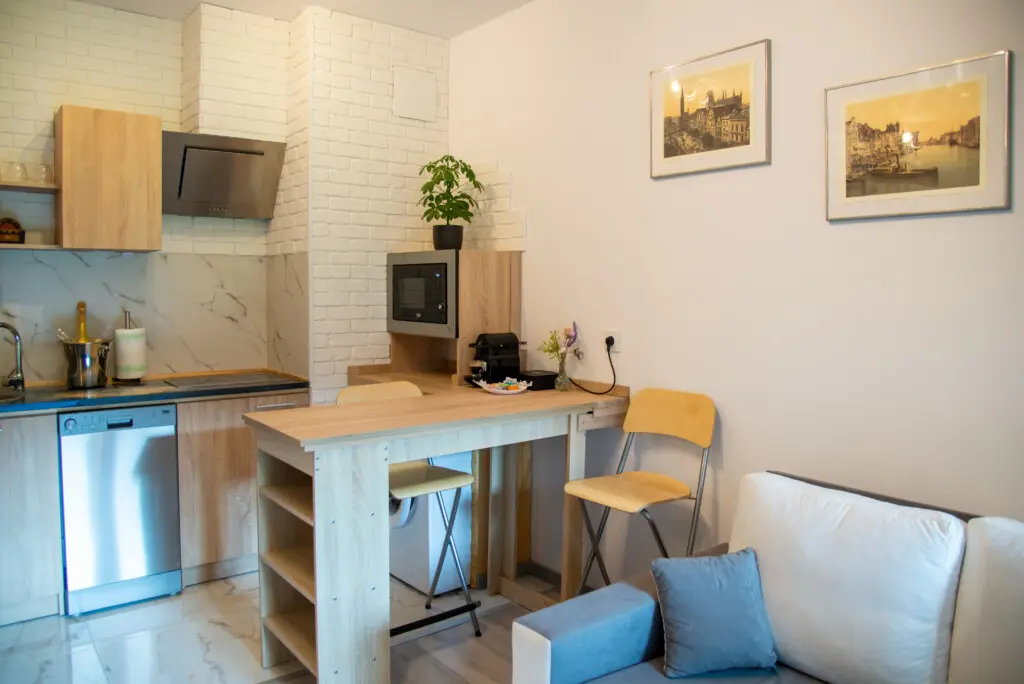 79038173 7594 4b64 8b5d 77f230b56493