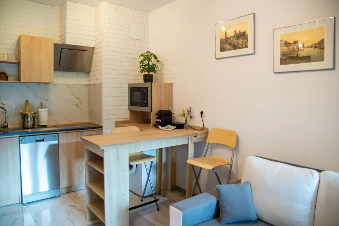 79038173 7594 4b64 8b5d 77f230b56493