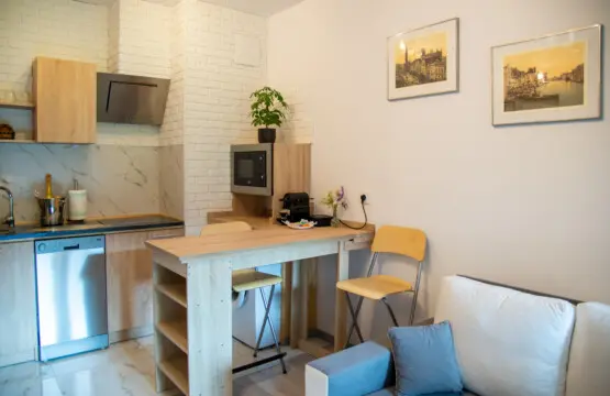 79038173 7594 4b64 8b5d 77f230b56493