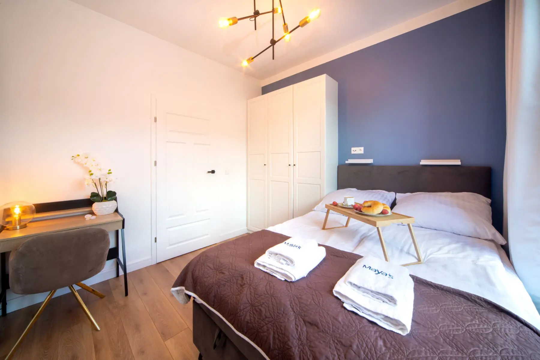 7dbbb649 9b79 4b97 b37f 442163436eb6