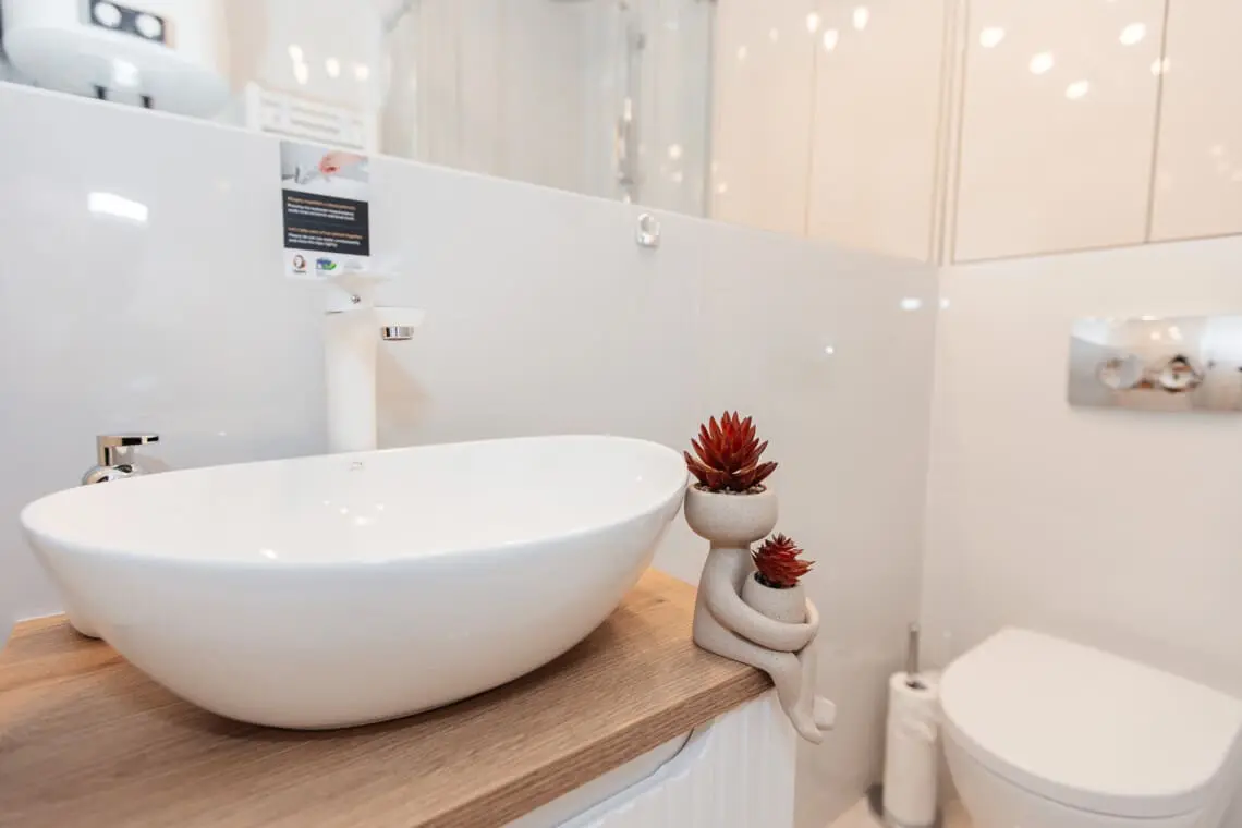 9fe40c03 3326 4874 ae7f 73d28ca9c4cb