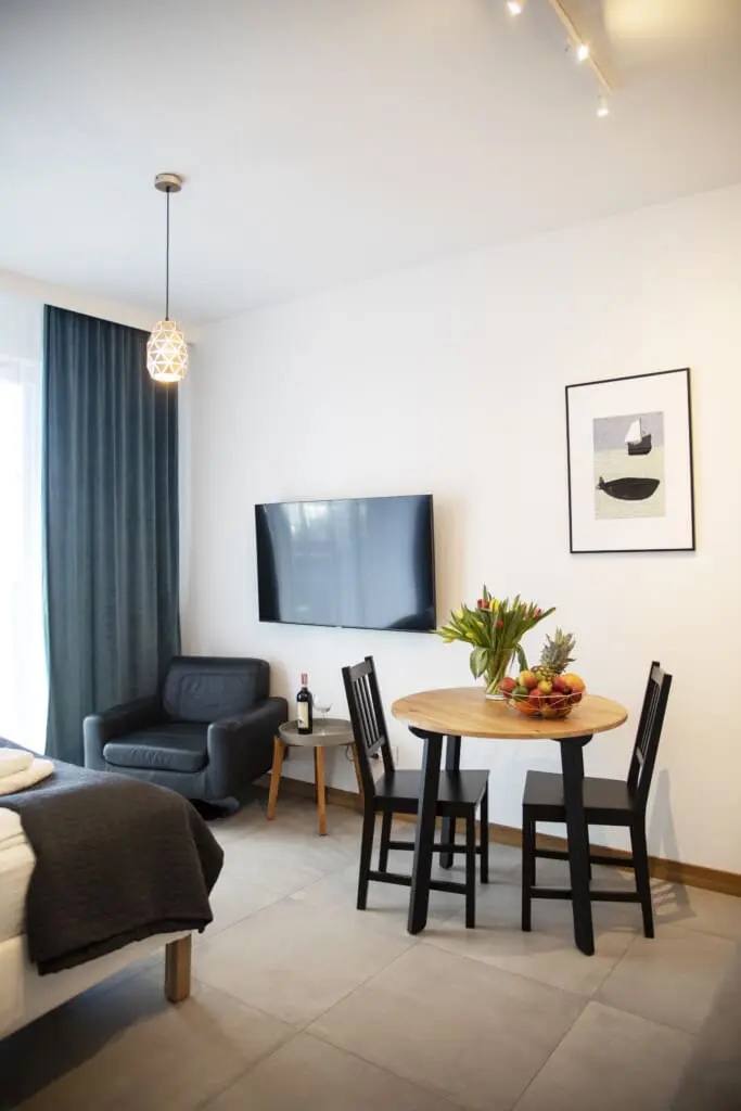 dee7d0f7 d8af 4717 86d6 769ac2a24040