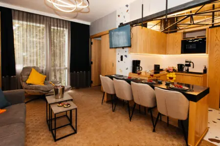 e1710105 ed39 4e95 9940 35628ff30bec