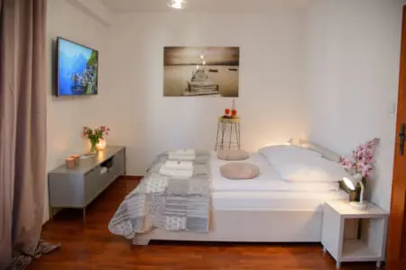 e8b9d5fb d89e 47a0 83d8 661ef9592591