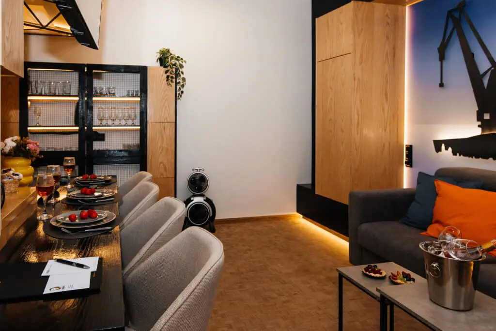 eb57fa13 a14b 4ee1 b60a 568bc941dcb5