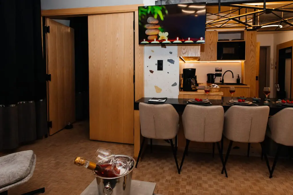 f098cf5b f385 4477 ac8c 10c9579254b2