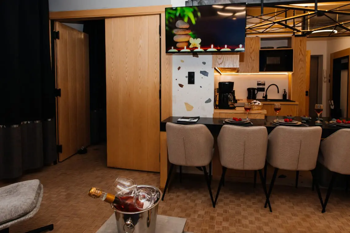 f098cf5b f385 4477 ac8c 10c9579254b2