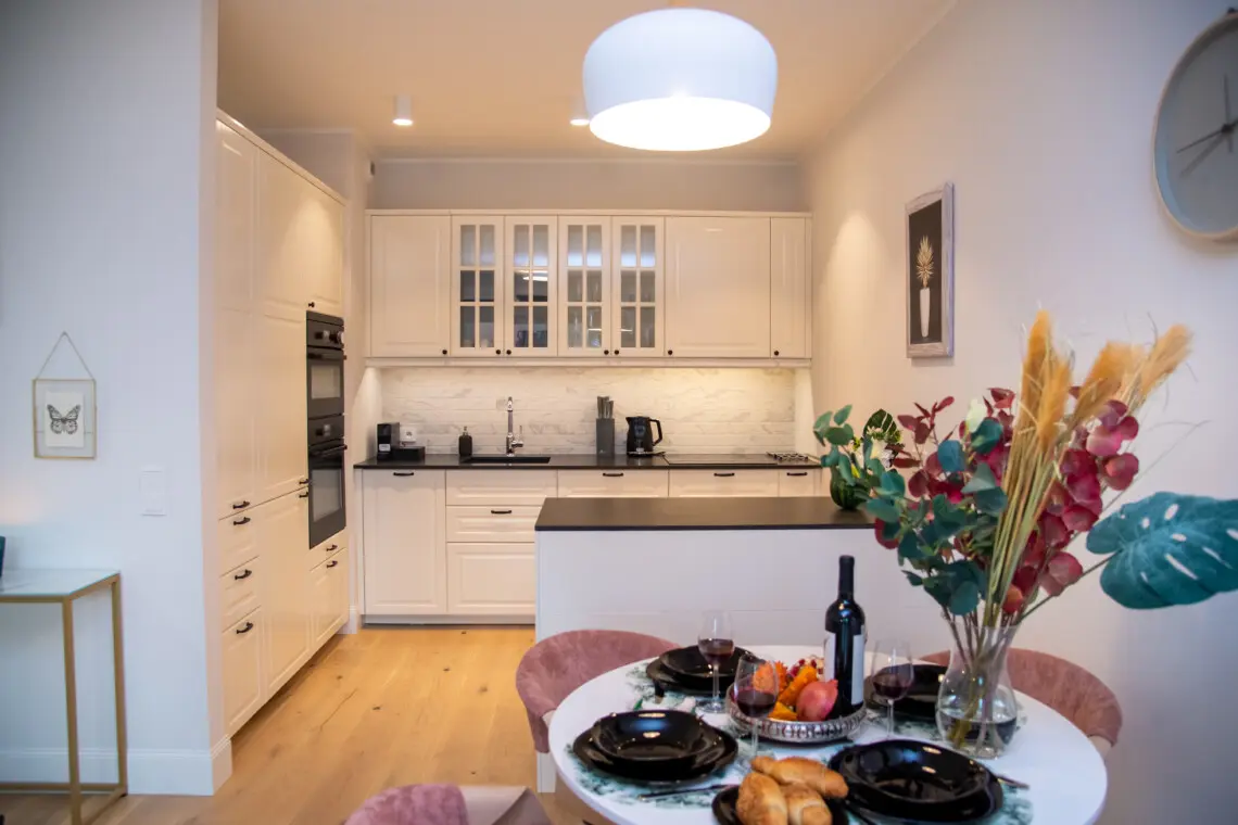 f597c324 6b19 4d7a bf5d 3aea49e87893