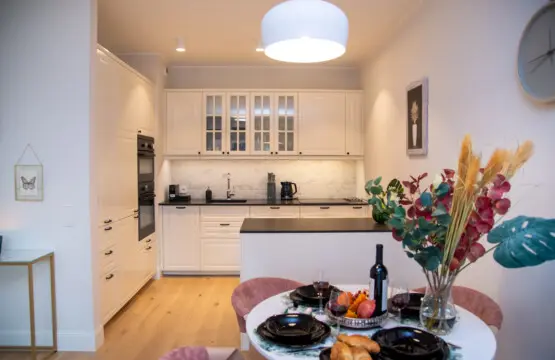 f597c324 6b19 4d7a bf5d 3aea49e87893